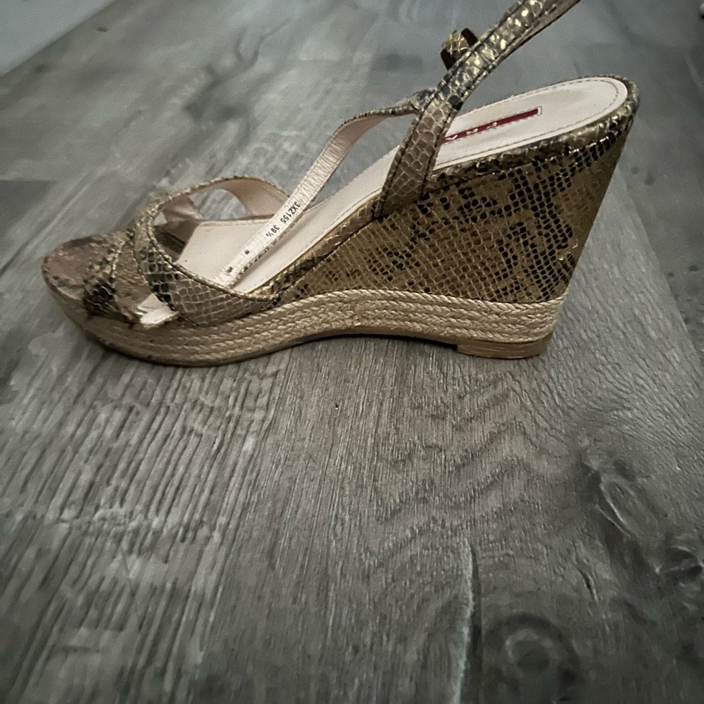 Prada shoes!! Size 9 good condition